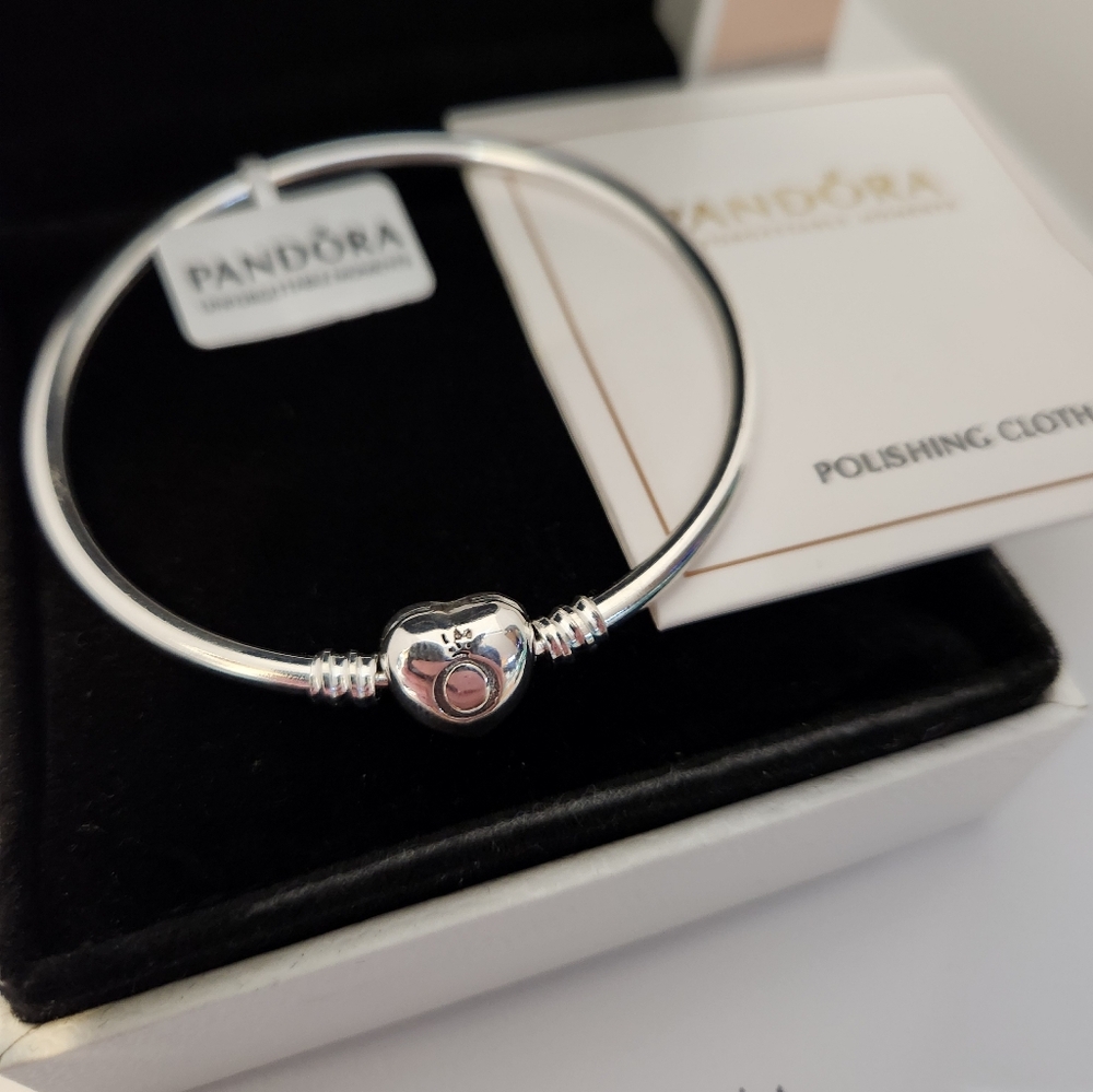 Pandora Moments Heart Claps Bangle Bracelet for women's size 7.1 inches